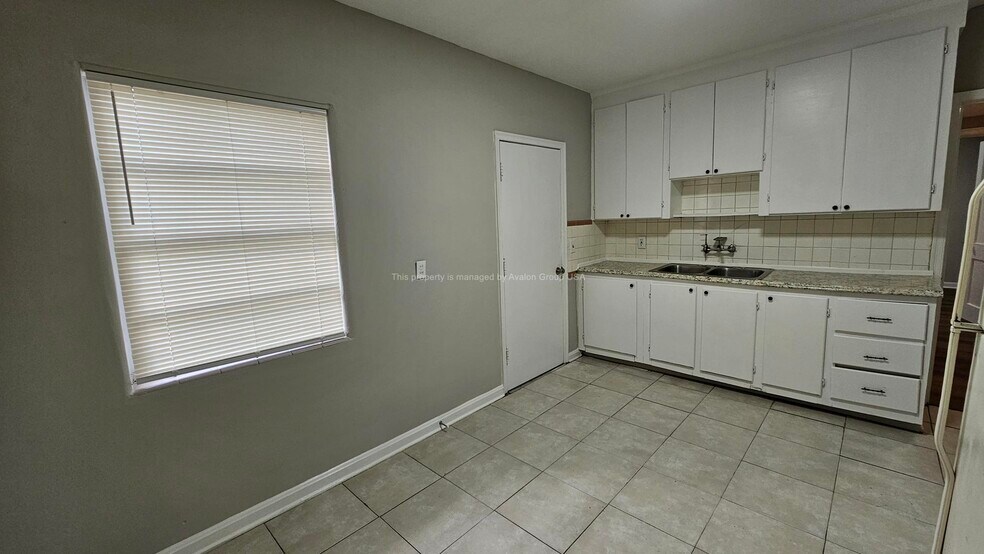Building Photo - 1341 Hollyhock Cir E