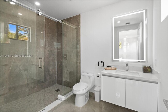 Building Photo - 325 SW 16th St