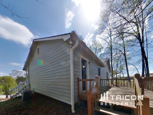 Building Photo - 184 Clydesdale Ln SE