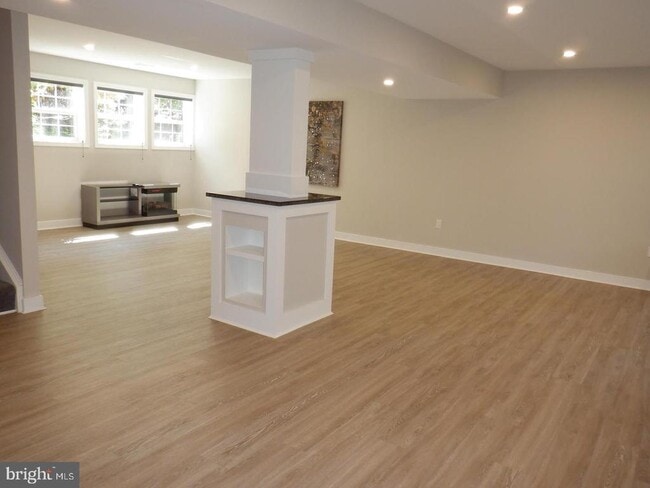 Building Photo - 830 Santmyer Dr SE