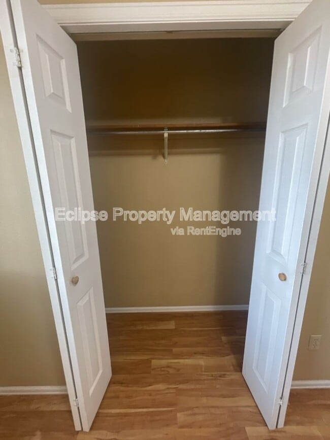 Building Photo - 626 Meadowood St