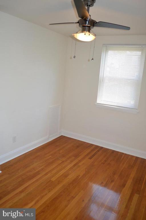 Building Photo - 425 Kennedy St NE