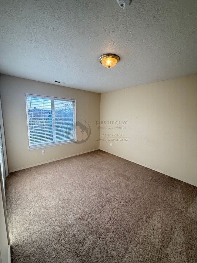 Building Photo - Great Location in Canby-Ready to Rent