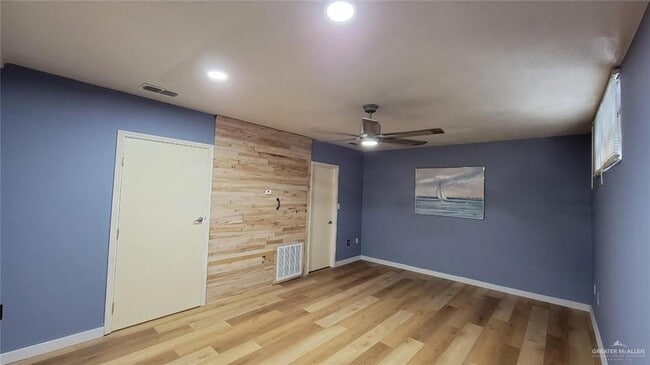 Building Photo - 910 N 15th St