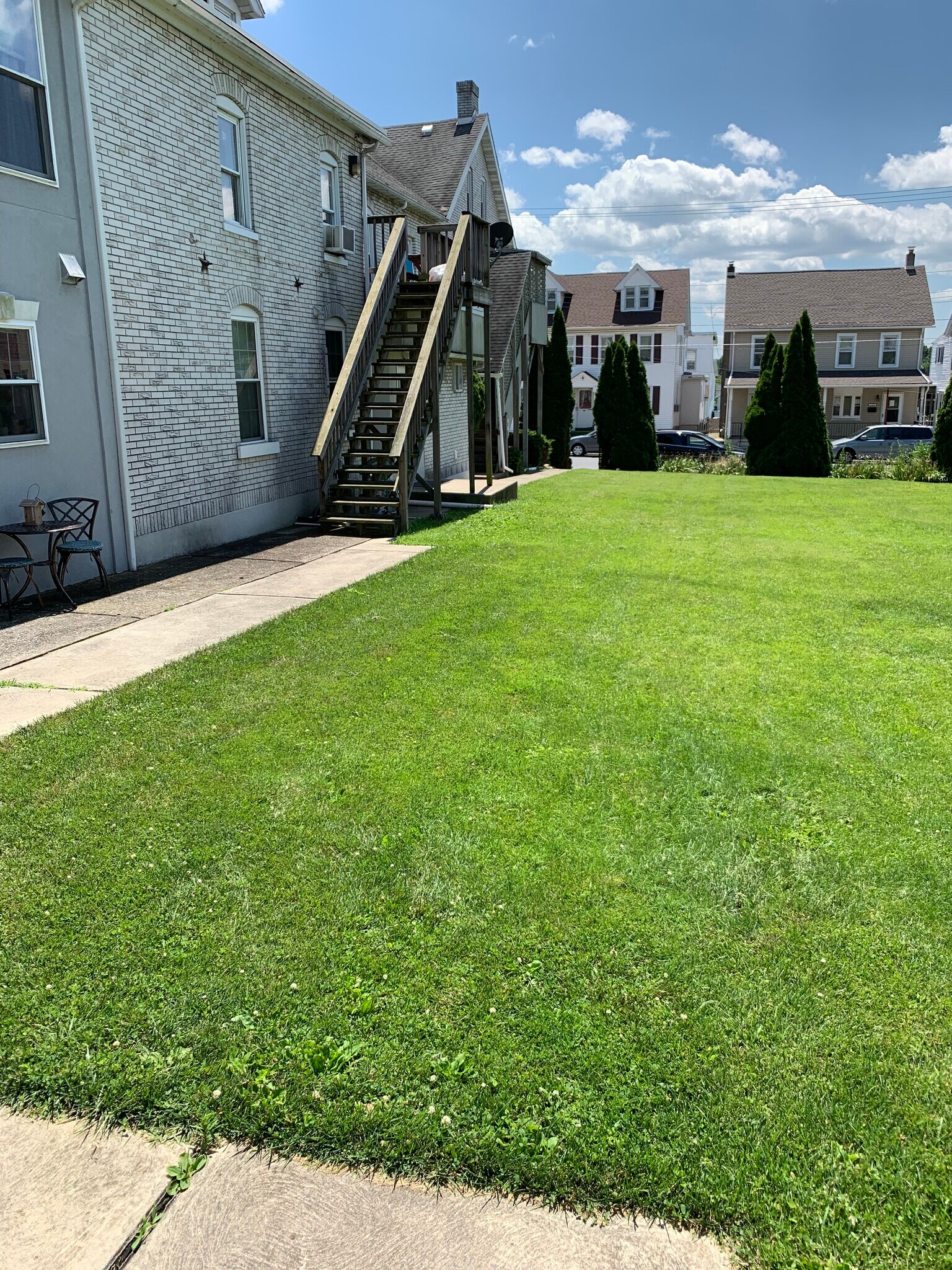 Shared backyard - 1125 3rd St
