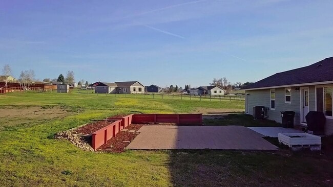 Building Photo - Beautiful 4 bed 2 bath on 1.37 acres in Corvallis.