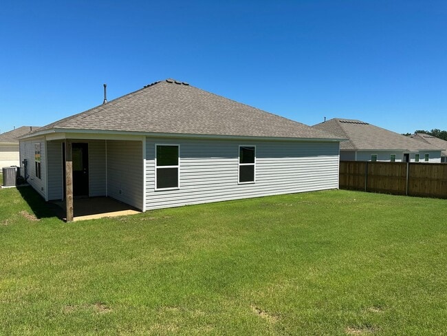 Building Photo - New 3 Bedroon, 2 Bath 2 car garage