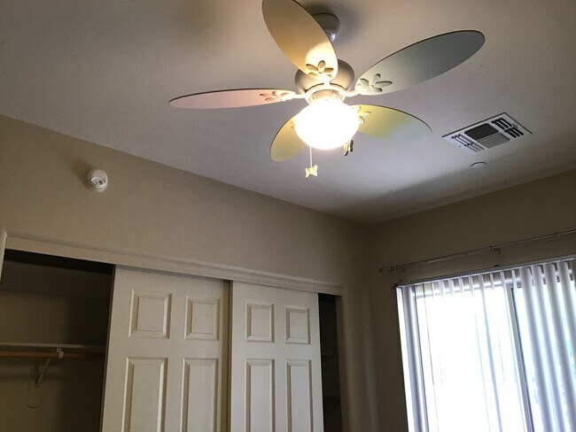 Building Photo - 5 Bdrm, 3 Full bath, clean nice home in Oro Valley-La Canada & Naranja