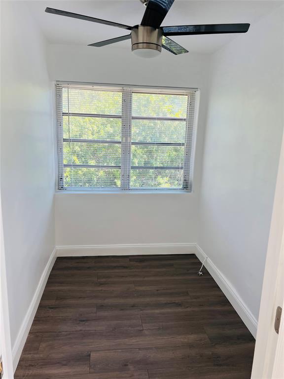 Office/Extra Room - 1301 N 12th Ct