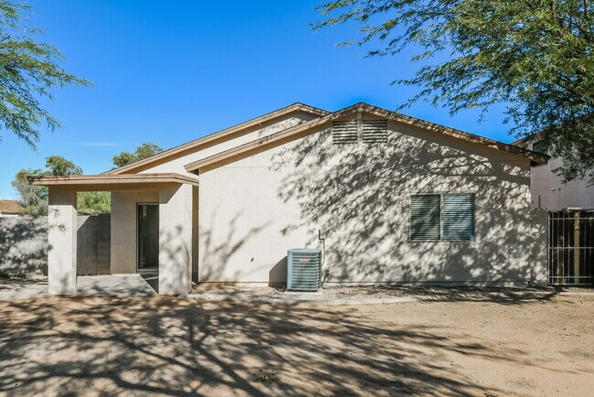 Building Photo - 1163 E Dust Devil Dr