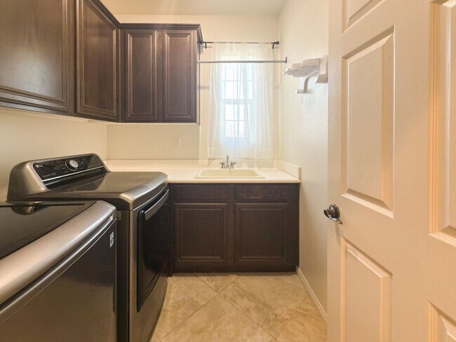 Building Photo - ~Temecula's Wolf Creek Community~ Beautifu...
