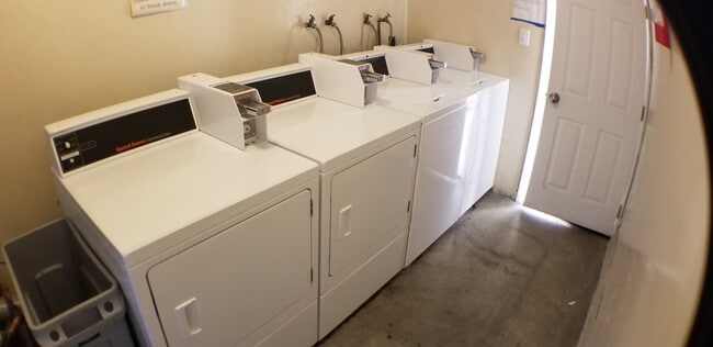 Laundry room - 520 Flower S St
