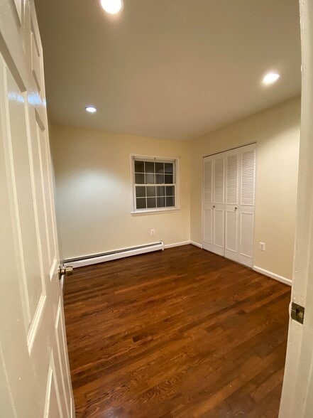 Building Photo - 13907 Grove Ct