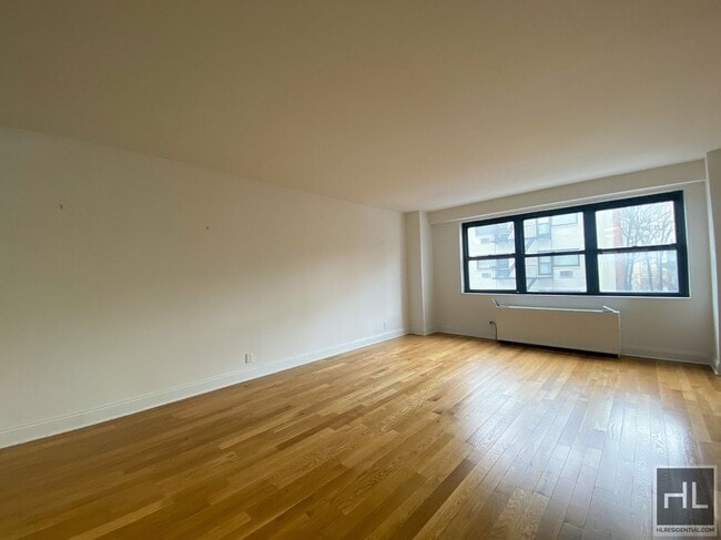 Building Photo - 401 E 88th St