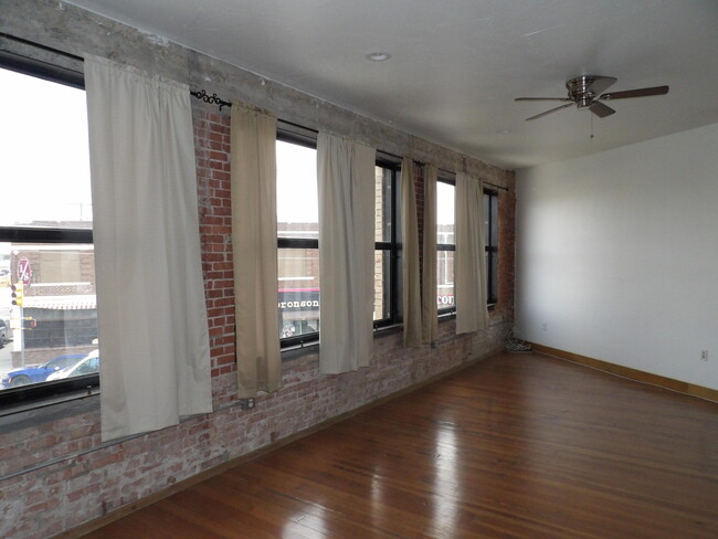 Building Photo - 801 N Piedras St