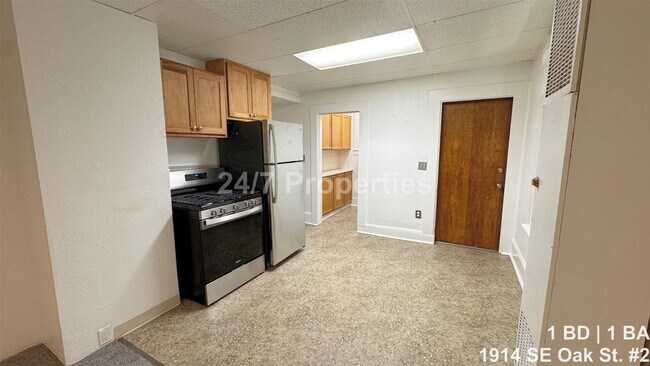 Building Photo - Classic 1 BD | 1 BA Duplex Unit - Buckman