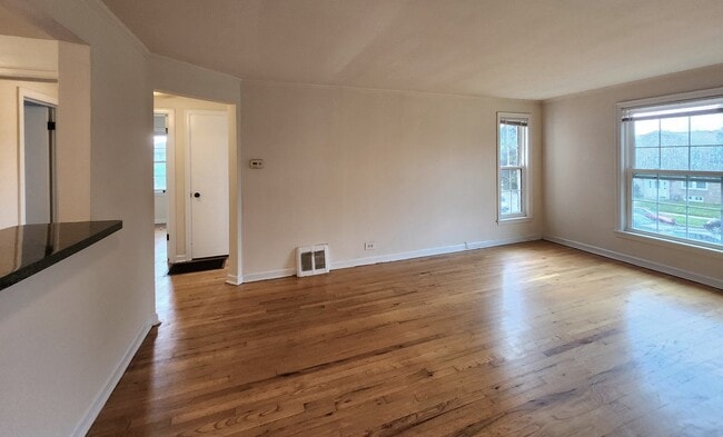 Building Photo - 4257 W Nelson St