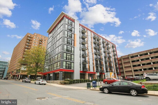 Building Photo - 1320 Fenwick Ln