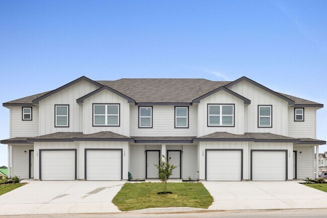 Building Photo - Call Now!