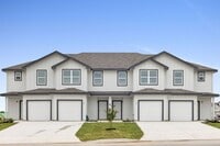 Building Photo - CALL FOR MORE DETAILS!!