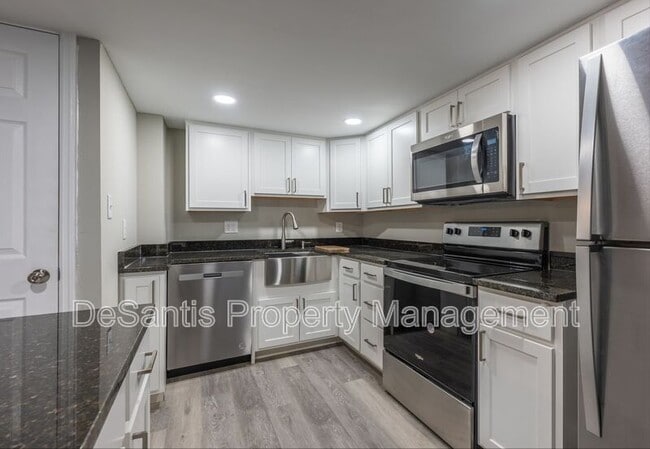 Building Photo - 2207 Aurora Dr