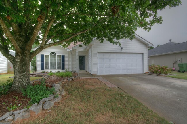 Primary Photo - 215 River Oaks Dr