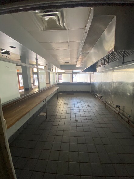 Building Photo - 161 E Main St