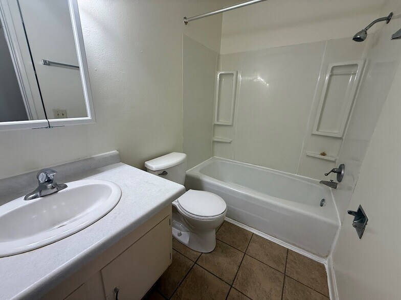 Building Photo - 2506 Brentwood Pky