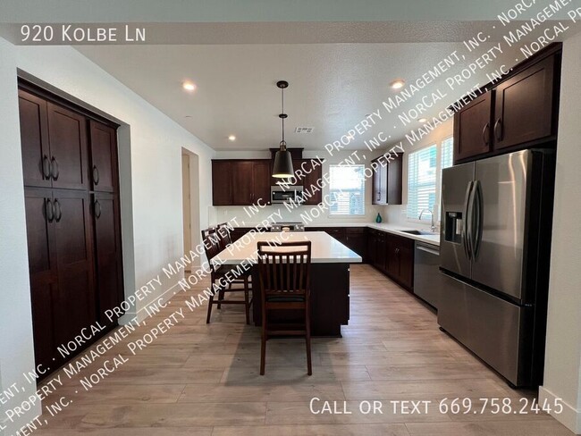 Building Photo - 920 Kolbe Ln