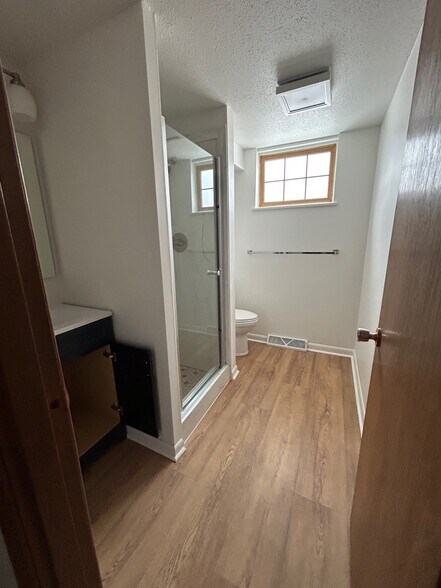 Building Photo - 1511 Hillcrest Ct