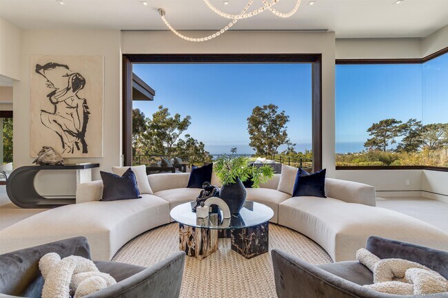 Building Photo - 8070 La Jolla Scenic Dr N