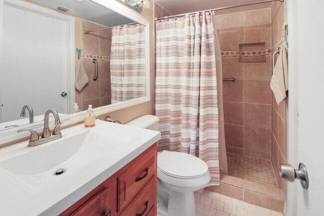 Building Photo - 407 Pine Glen Ln