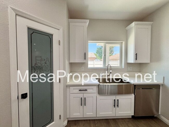 Building Photo - 13555 Sea Gull Dr