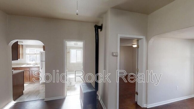 Building Photo - 2436 E Monument St