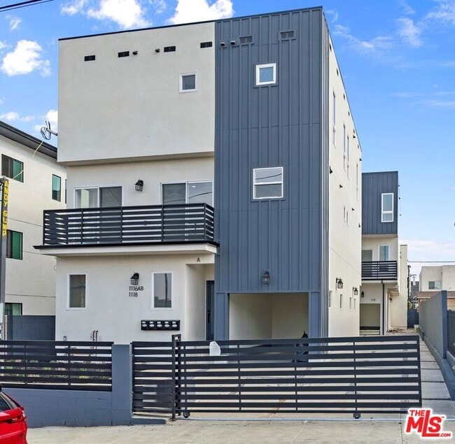 Primary Photo - 1116 S Mariposa Ave