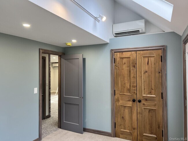 Building Photo - 24 Lindner Pl