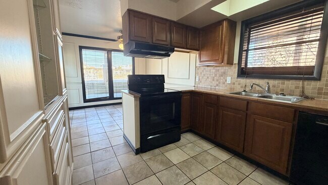 Building Photo - 13738 Tajamar St