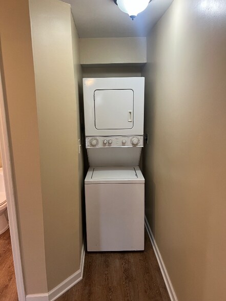 Building Photo - 4837 Cascade Dr