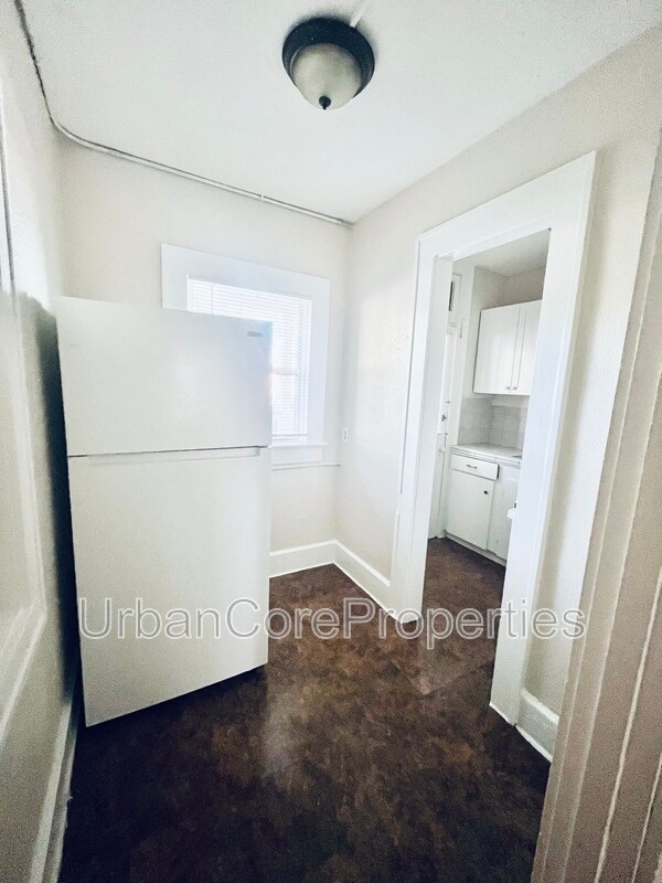 Building Photo - 610 5th Ave N