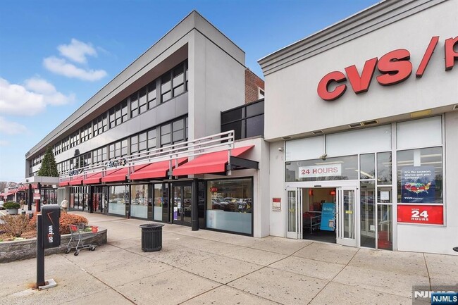 Building Photo - 3050 Edwin Ave