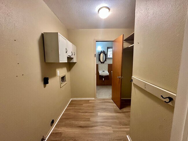 Building Photo - 5925 Caldwell Dr