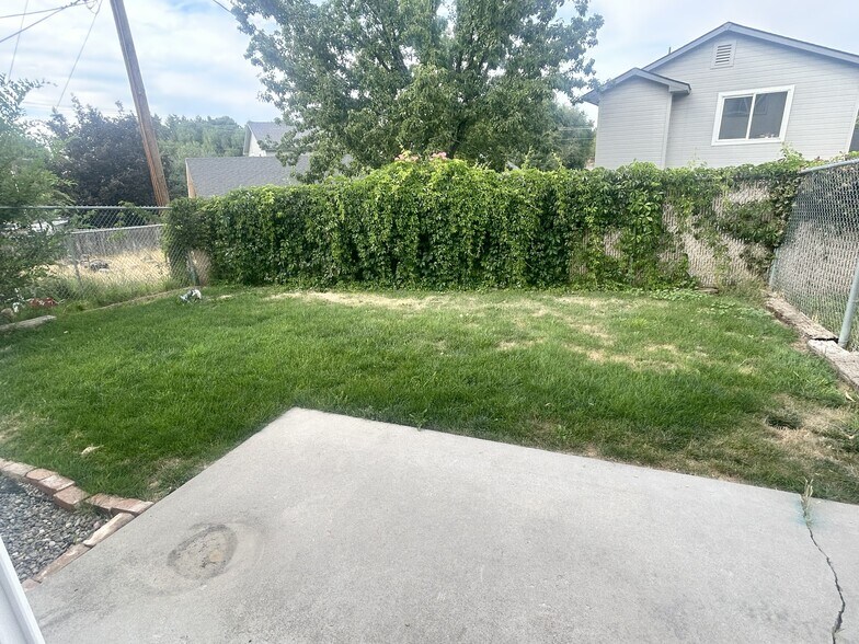 back yard - 2115 Pleasanton St