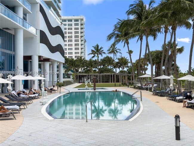 Building Photo - 6801 Collins Ave