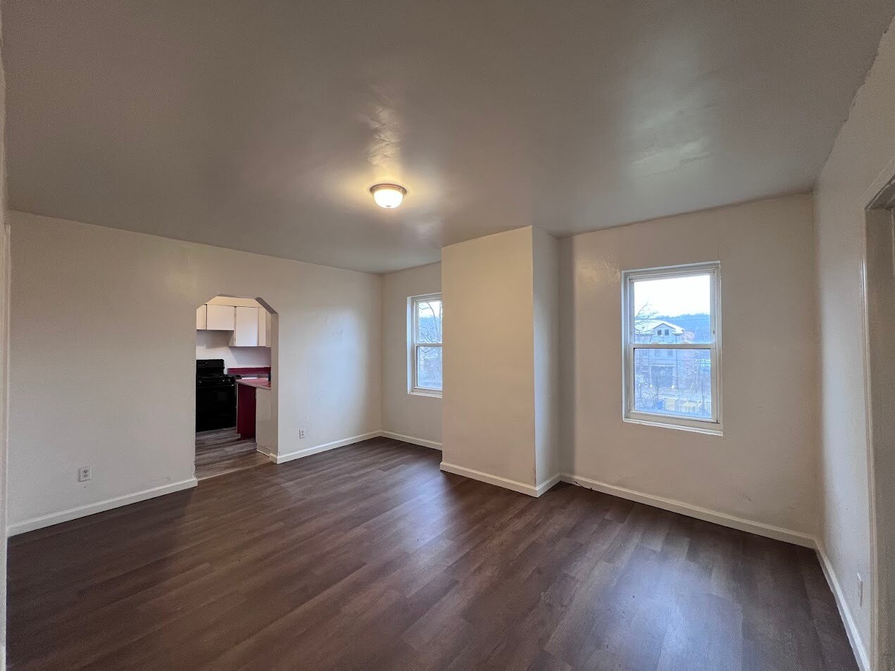 Building Photo - 207 E 10th Ave