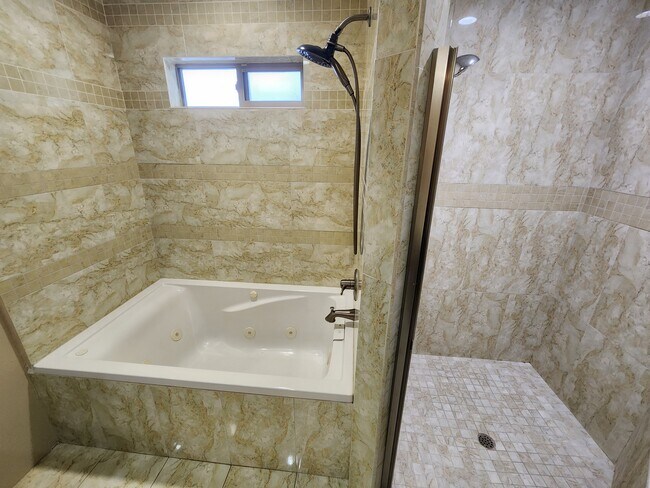 Building Photo - 11131 Sunshine Ter