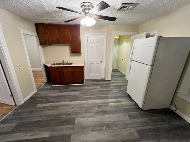 Building Photo - 23-25-25 Dale St