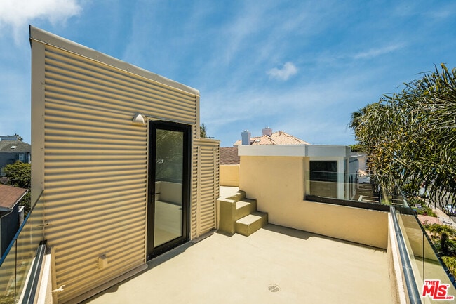 Building Photo - 224 Sunridge St