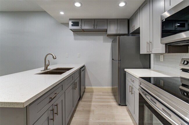 Building Photo - 11711 Memorial Dr
