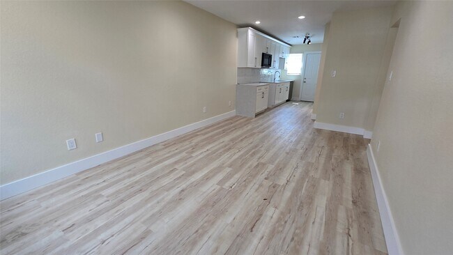 Building Photo - 7318 La Salette St