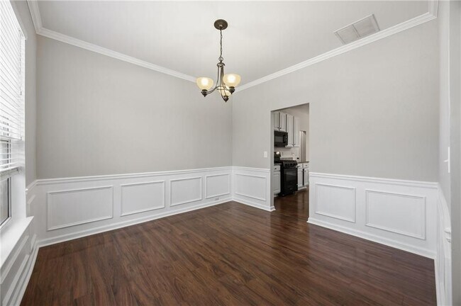 Building Photo - 1650 Huntcrest Way SW